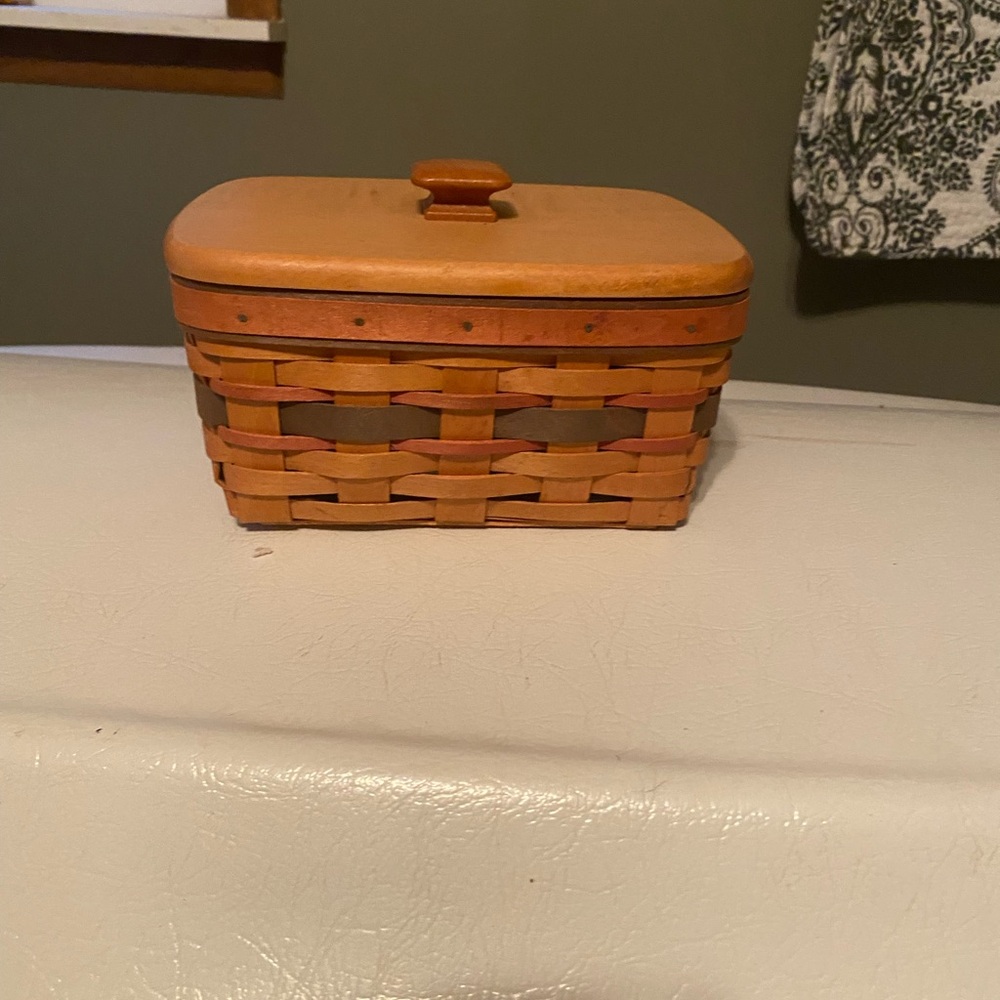 Longaberger basket with lid and protector
